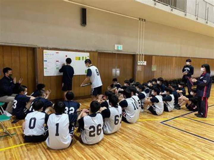 勝利の裏で育つ「自分で考える」安田学園バスケ部の真実